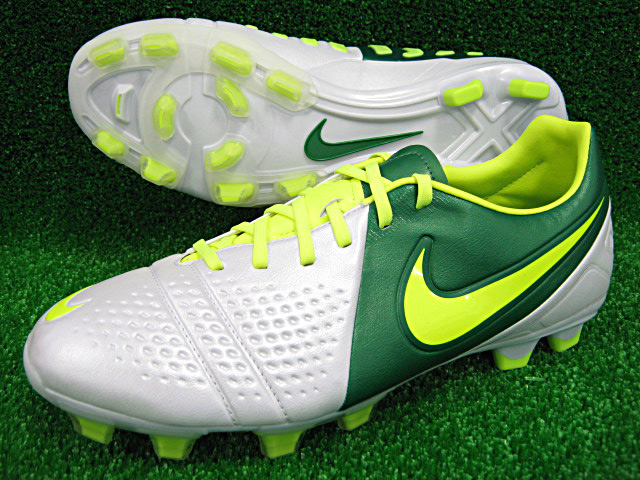 ナイキサッカースパイク 『CTR360』シリーズ