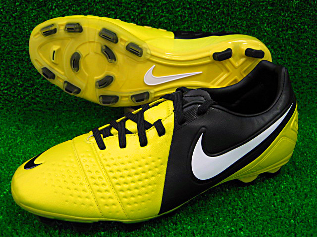 ナイキサッカースパイク 『CTR360』シリーズ